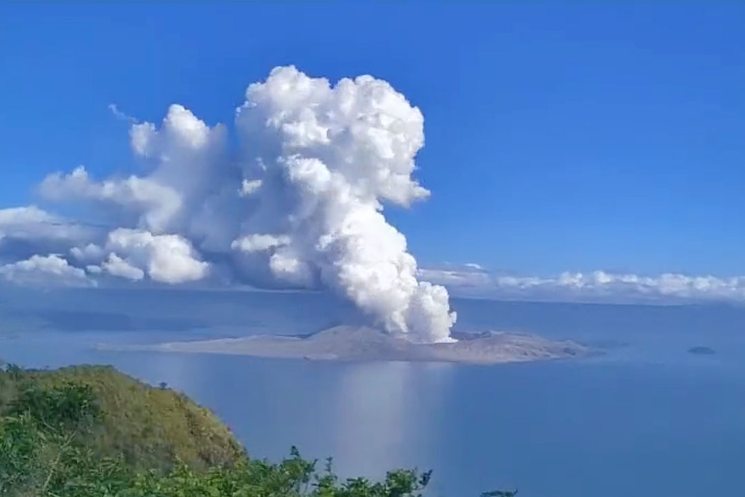 Taal Volcano nagtala ng mas mataas na Volcanic Sulfur Dioxide ngayong araw